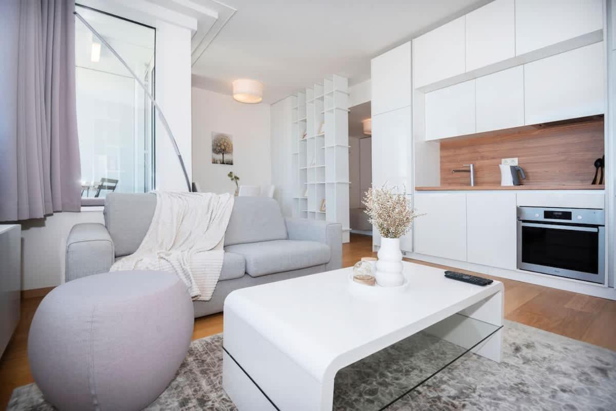 Luxury 1Bdrm On The 28Th Floor Apartment Bratislava Exterior photo